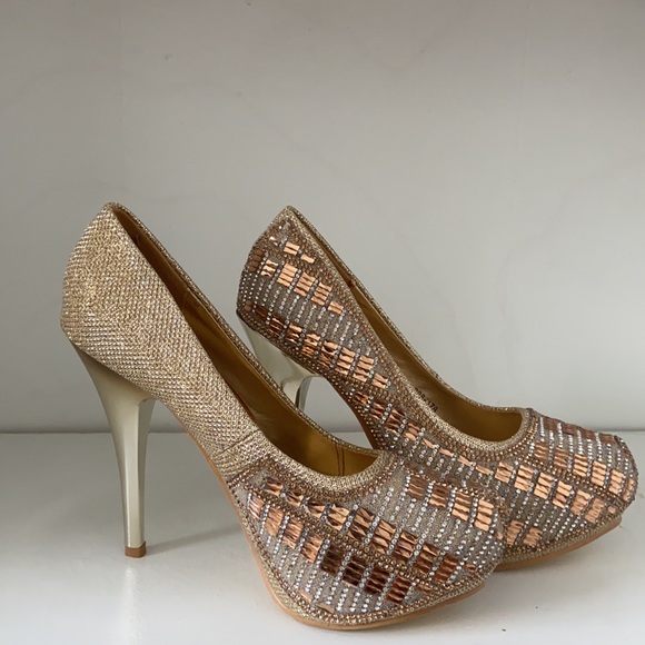 Gorgeous beautiful high heeled for a party and wedding - Picture 2 of 5